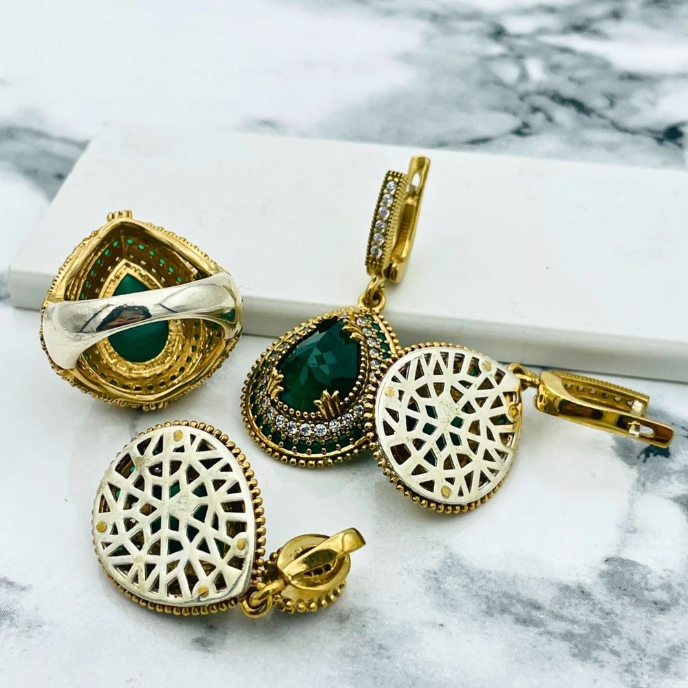 Elegant Green and Gold Jewelry Set - Picture 4 of 6